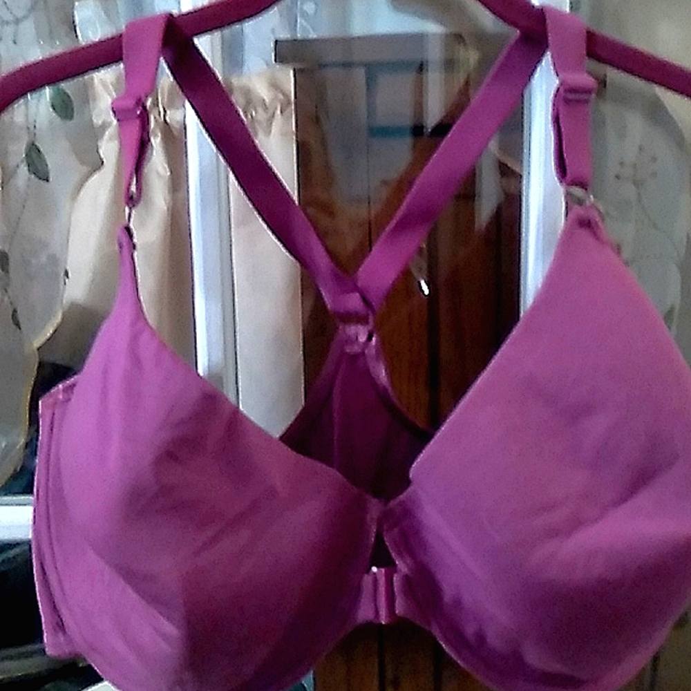 New 💜Front hook razor back style bra. 44DDD.